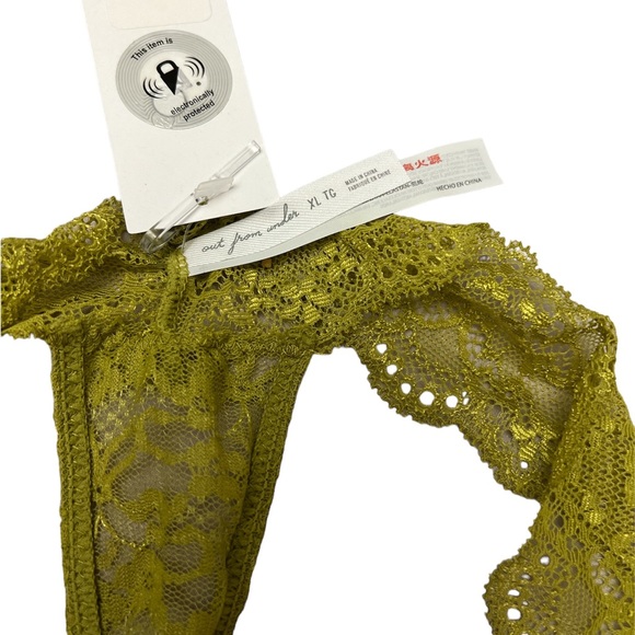 URBAN OUTFITTERS Out From Under Lace Low-Rise Lace
Thong - Picture 5 of 5